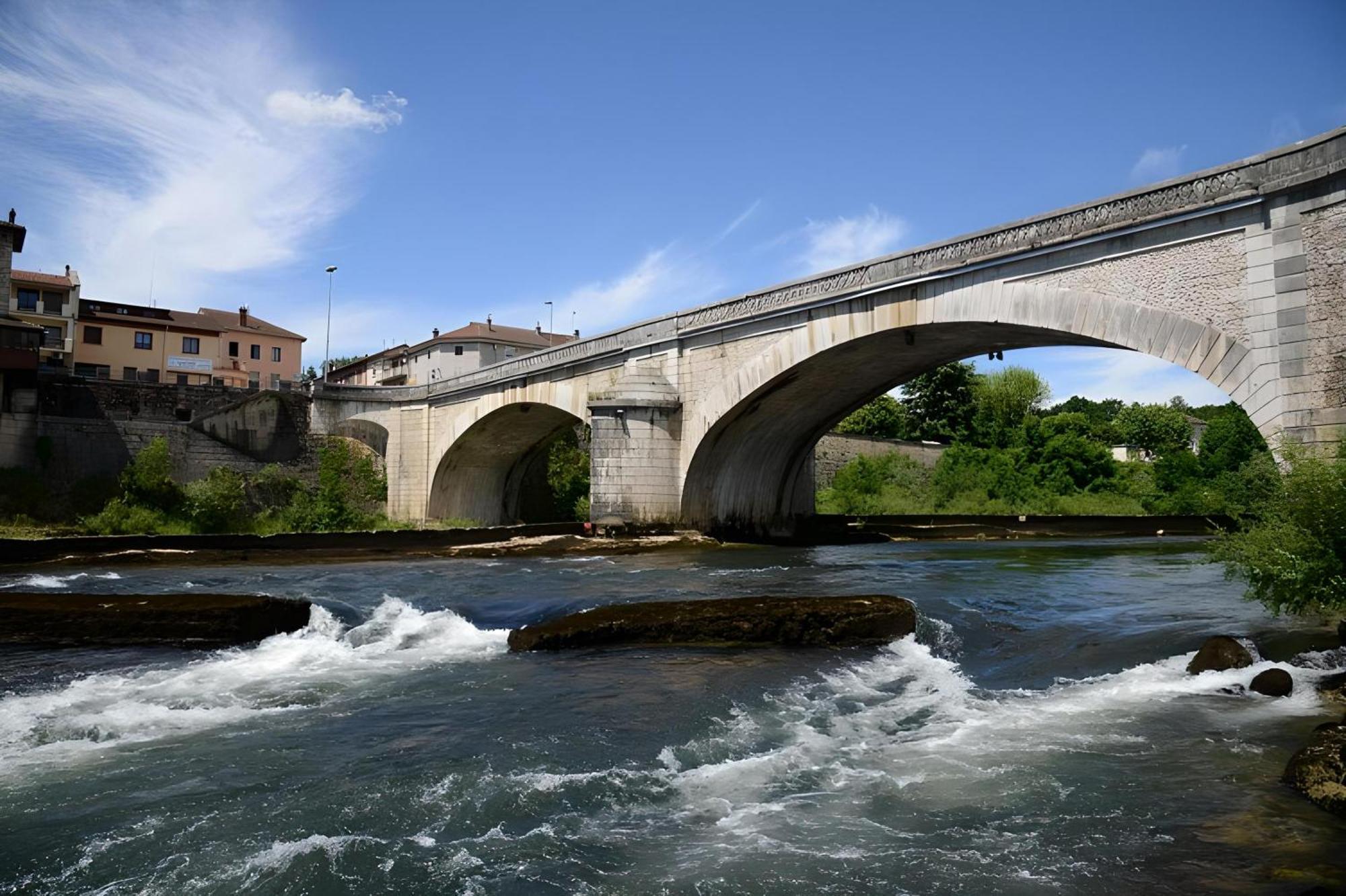 Gite L Ainstant A 2 Pas De La Riviere, Proche Cnpe Et A42 Neuville-sur-Ain Exterior foto